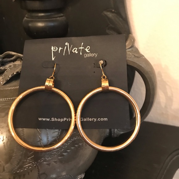 Gold hoops - Picture 1 of 3